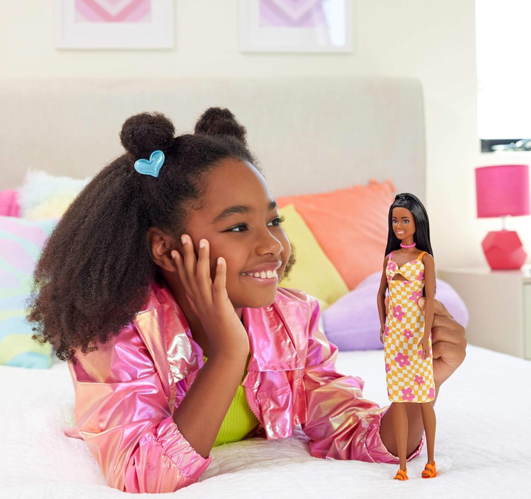 Barbie Fashionistas Muñeca número 233 con pelo negro, que lleva un vestido - 3