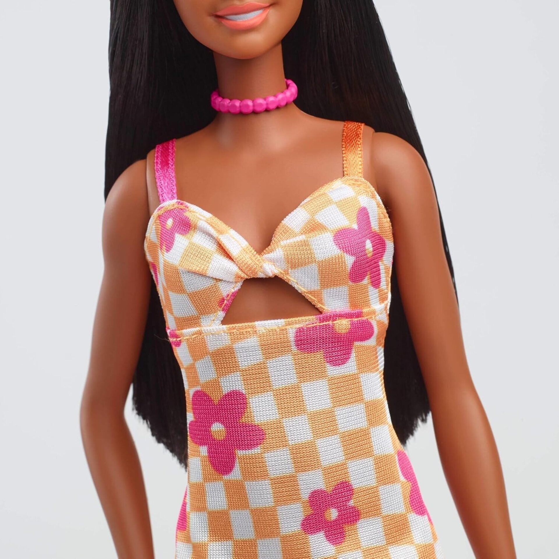 Barbie Fashionistas Muñeca número 233 con pelo negro, que lleva un vestido - 2