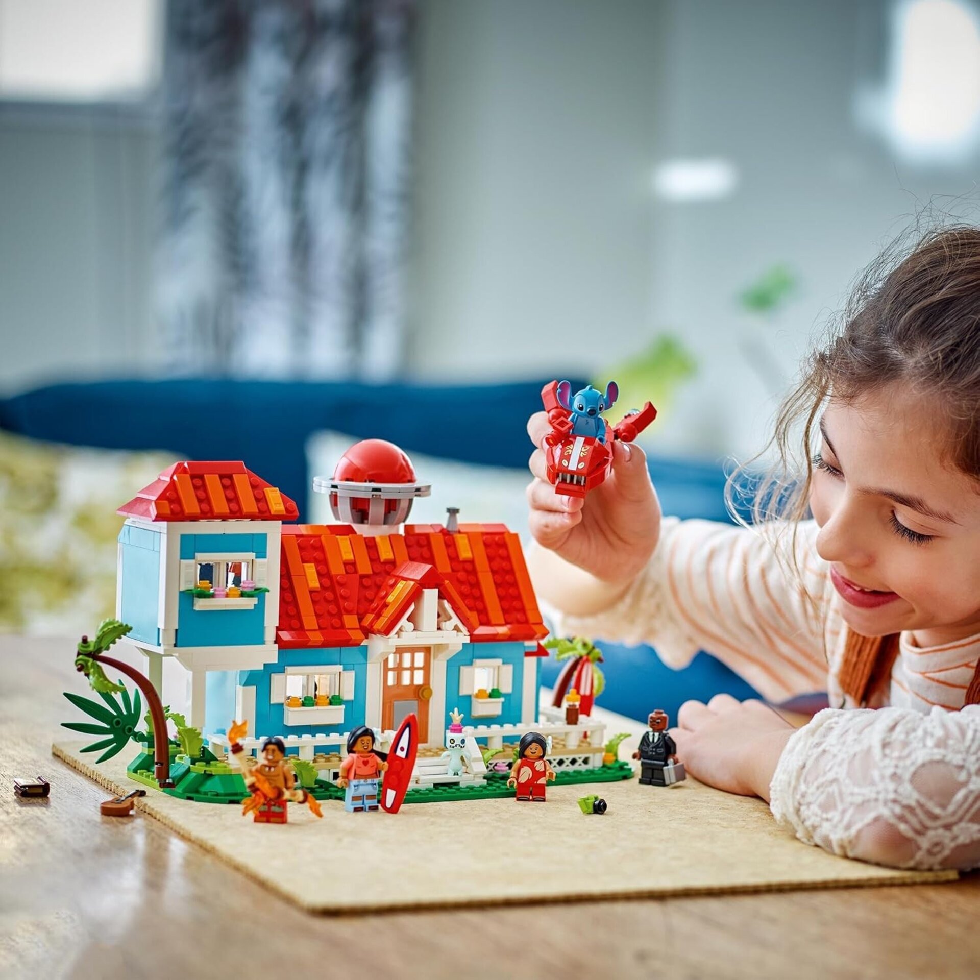 LEGO ǀ Disney Casa en la Playa de Lilo y Stitch de Juguete con 6 Habitaciones, - 7