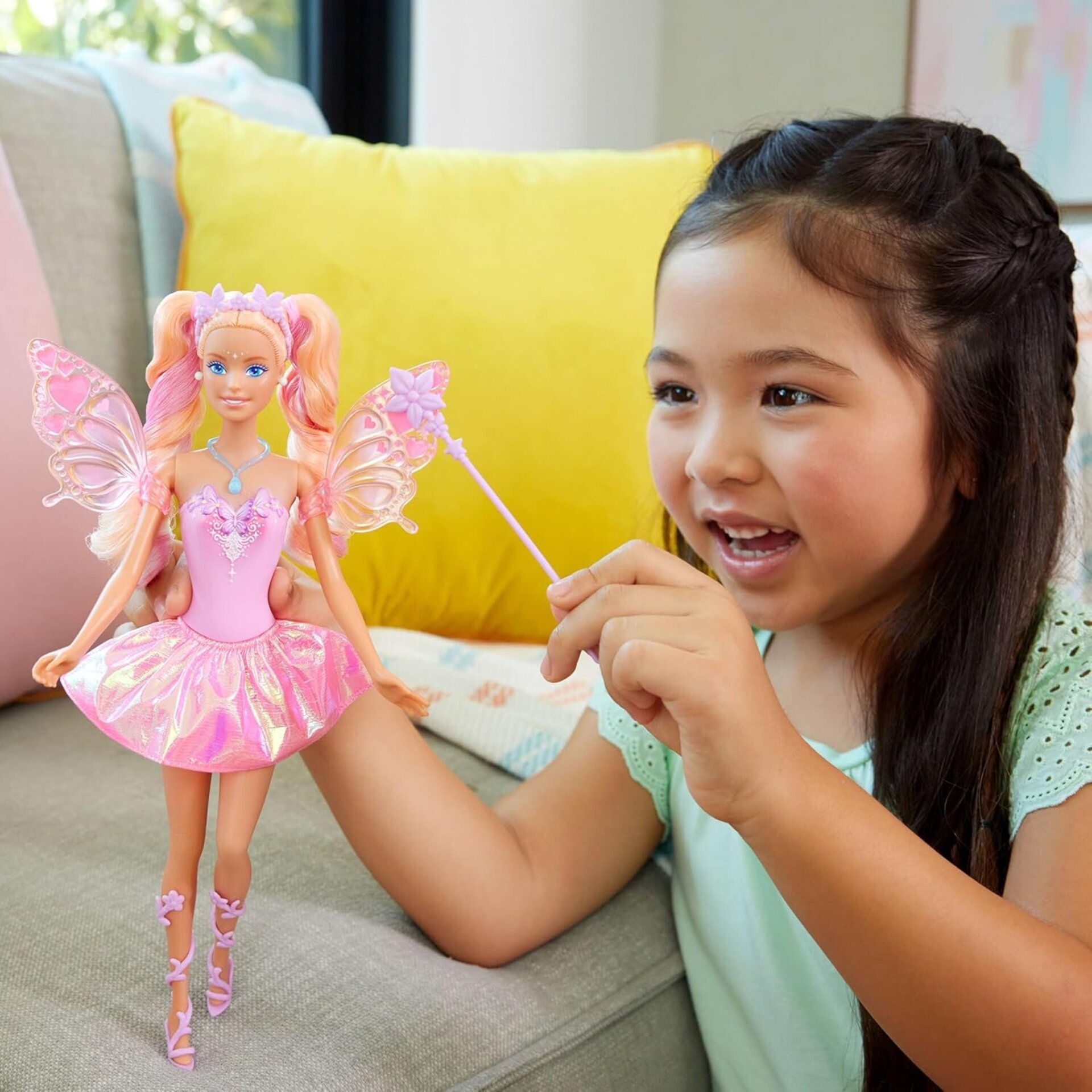 Mattel Barbie Hada Muñeca con varita de juguete y accesorios de moda, temática d - 4