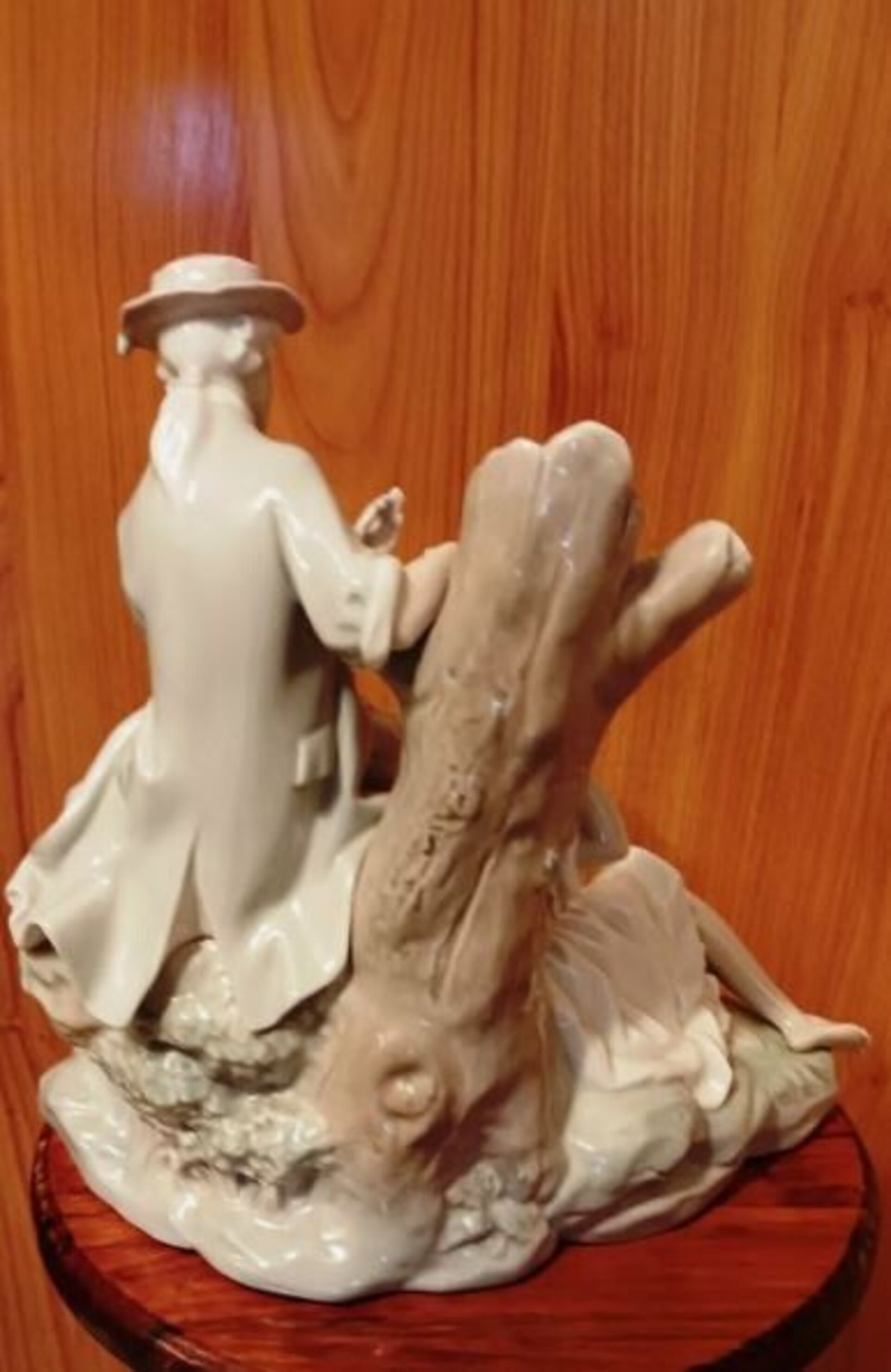 Lladro 4662 Figurine Pastoral Group Romantic Couple Retired couple eating grapes - 2